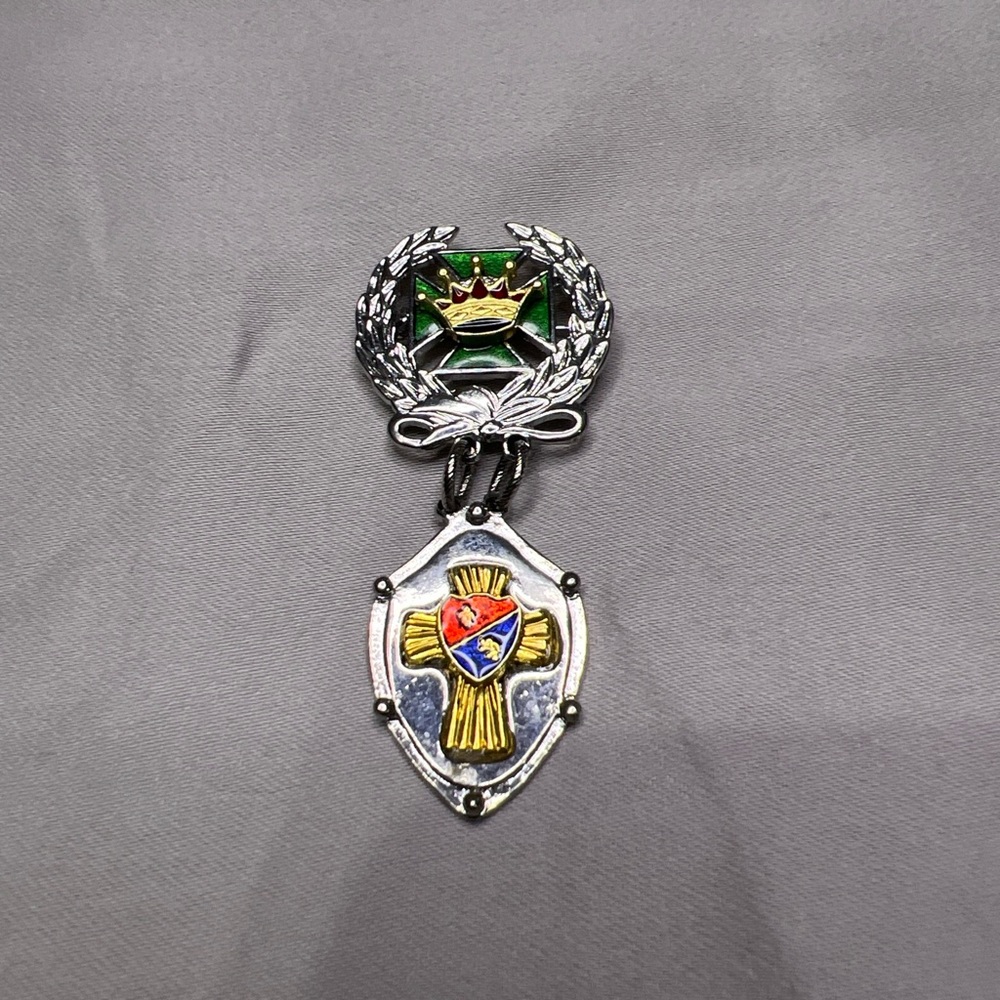 Coat of arms dangle pin